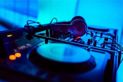 DJs wollen keine KI-Musik: Beatport reagiert und blockiert Uploads