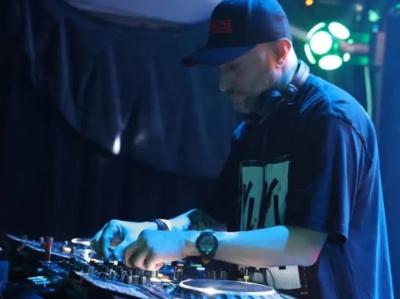 DJ Sakin re-releast „Nomansland (David’s Song)“